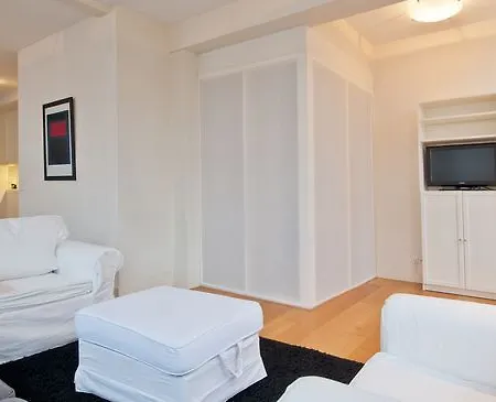 Short Group Dam Square Hotel