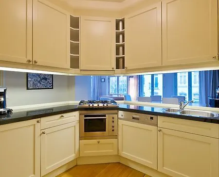 Short Group Dam Square *