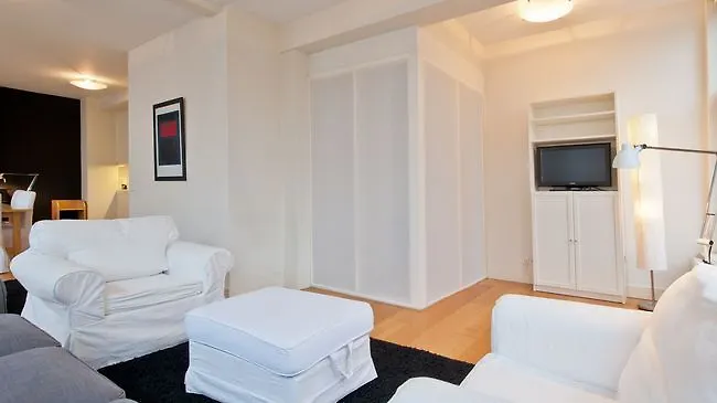 Short Group Dam Square Hotel