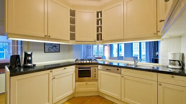 Short Group Dam Square *