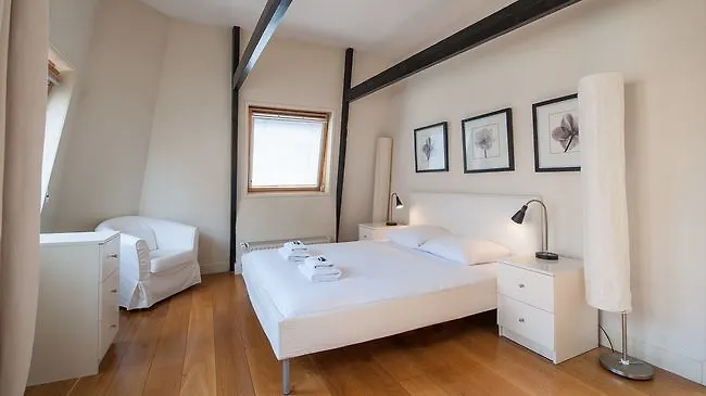 Short Group Dam Square