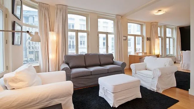 Short Group Dam Square Hotel *